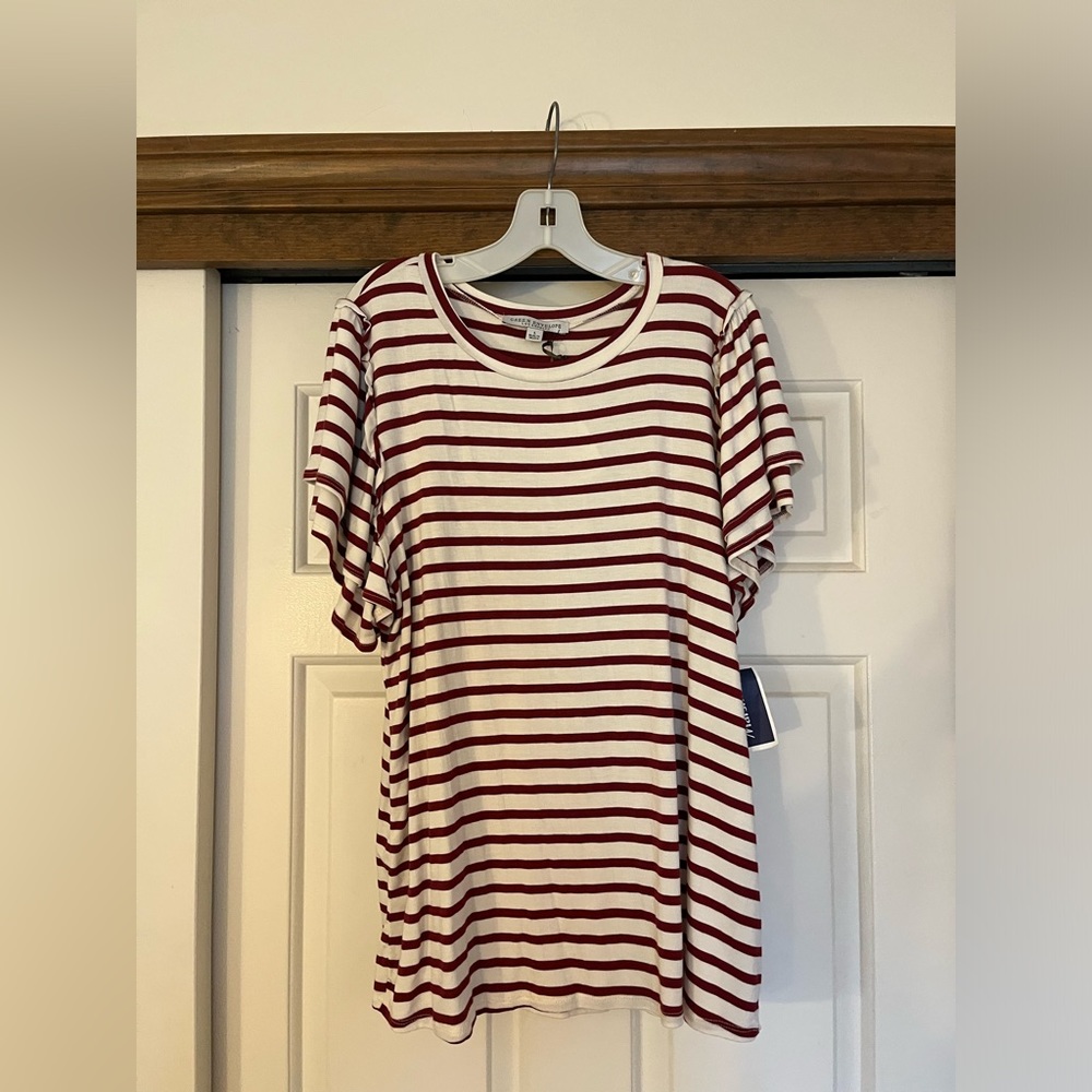 Women’s striped top (L) with ruffled short sleeves